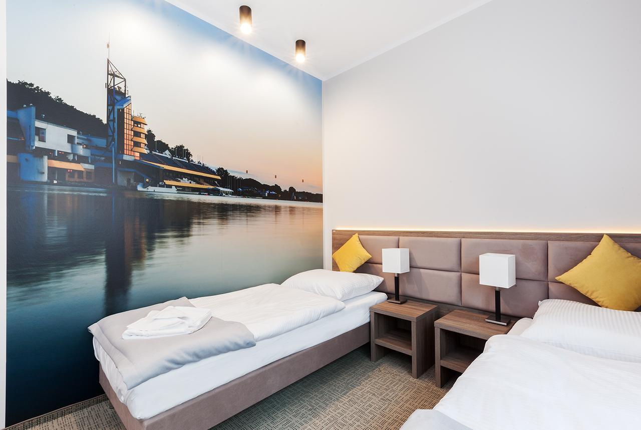 Meet Poznan Hotel Exterior photo
