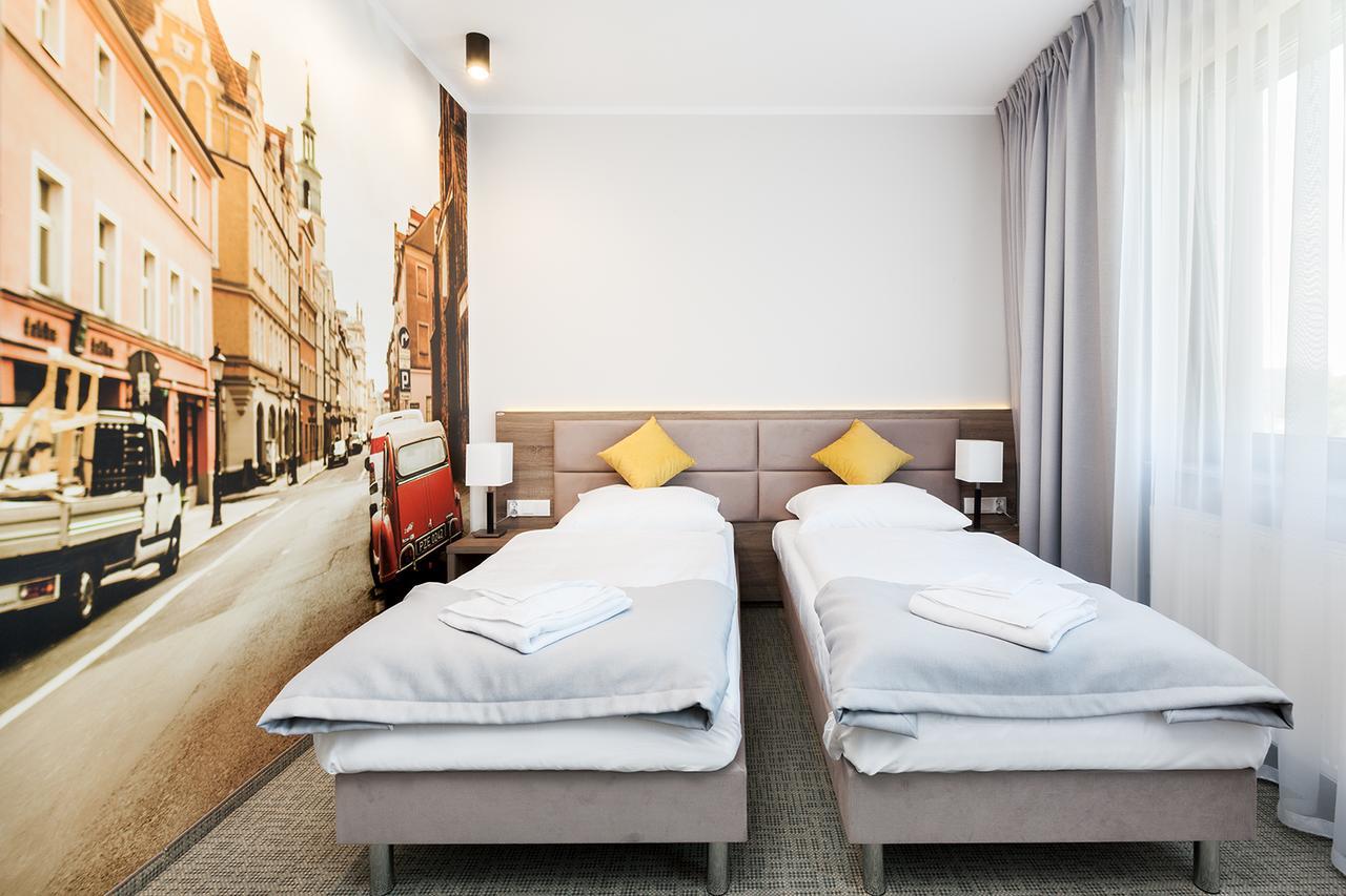 Meet Poznan Hotel Exterior photo